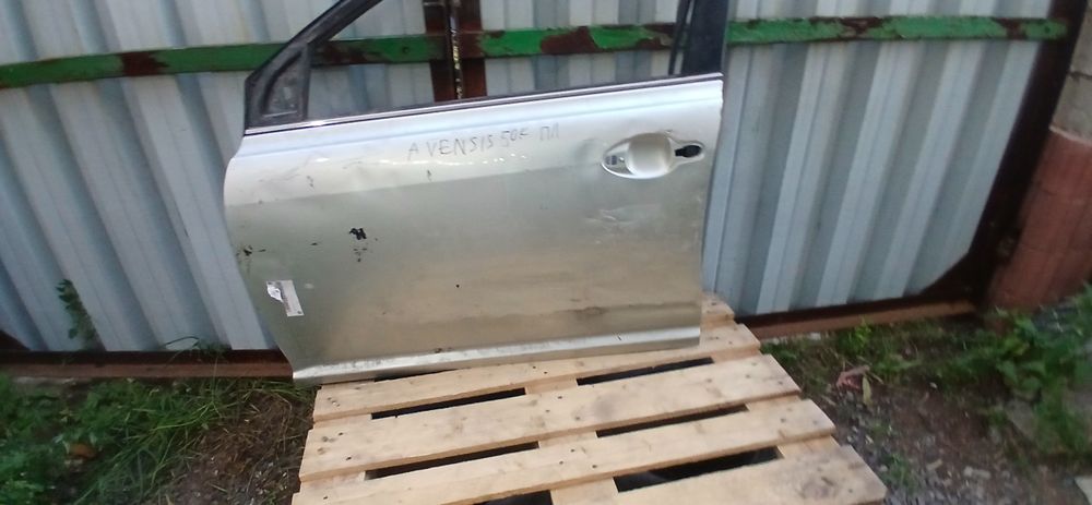 Дверь на авенсис toyota avensis