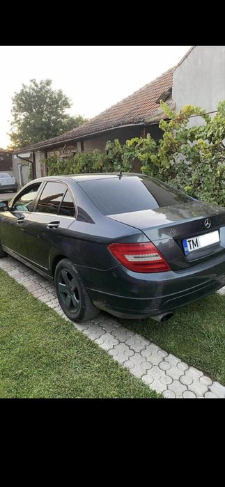 Vând Mercedes C200