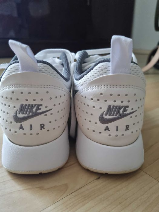 Спортни обувки Air Max Tavas в сиви нюанси