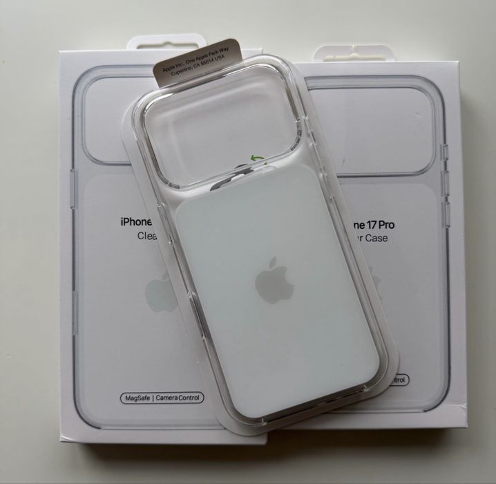 Husa iphone 17 pro max transparenta cu magsafe