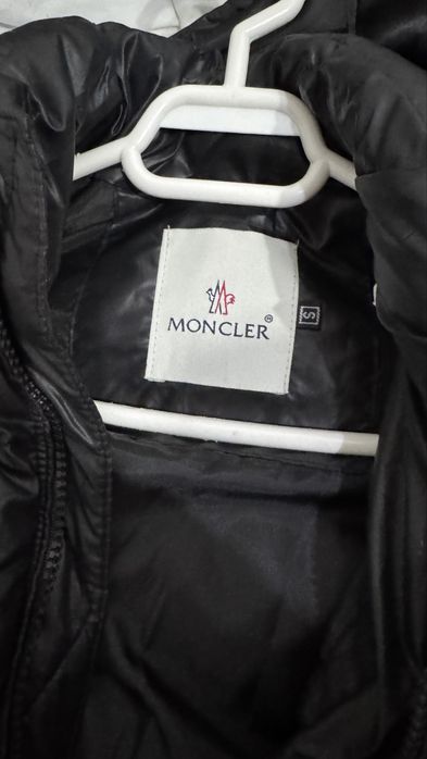 Vesta neagră Moncler