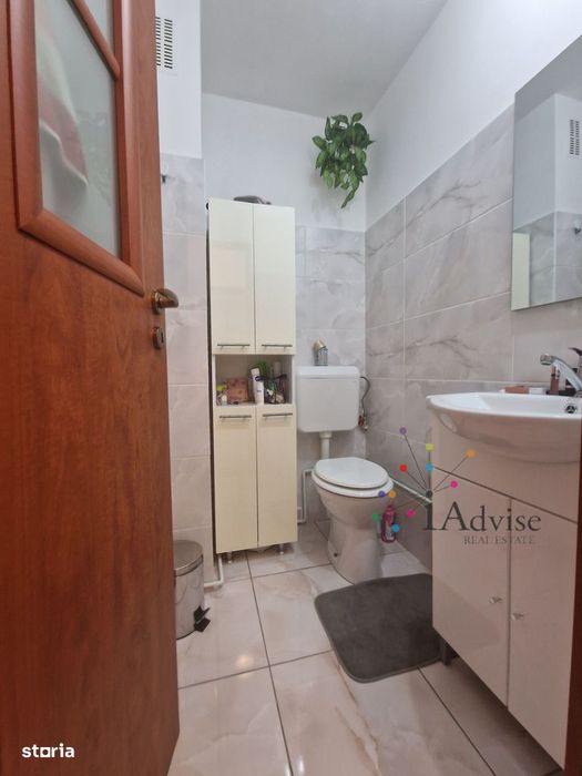Apartament 3 camere, 2 bai, 2 beciuri, balcon mare, 2 locuri de parcar