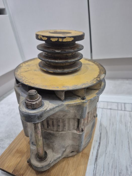 Генератор катапиллер.24 в.