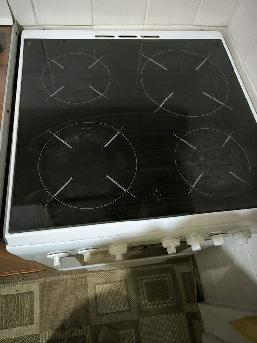 Продам электрическую плиту Индезит