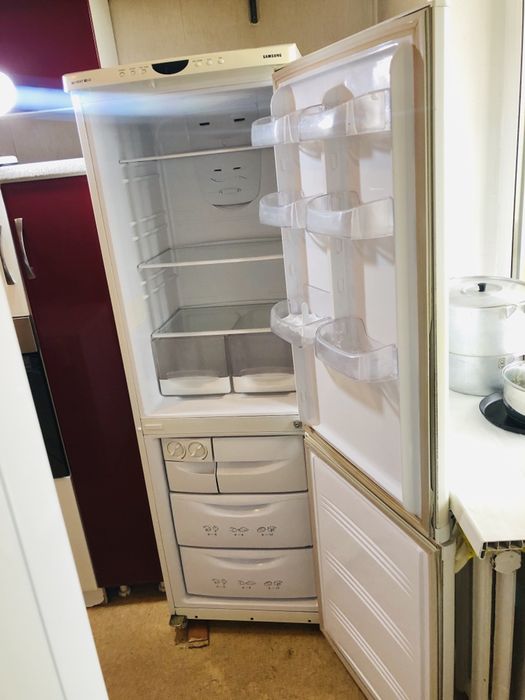 Продам холодильник самсунг
