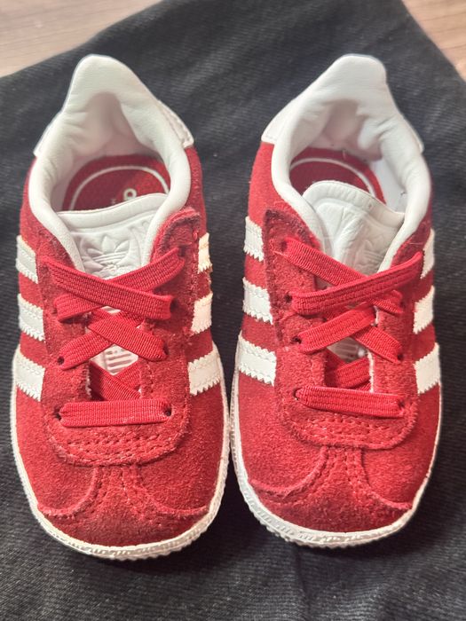Кроссовки adidas красный 19 р