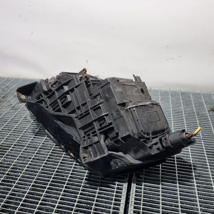 Far Dreapta AUDI Q5 2008 - 2015 SUV 4 Usi (1485) Fara xenon