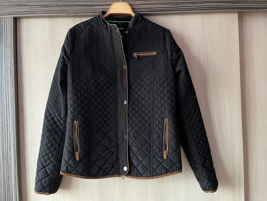 Продавам дамско преходно яке