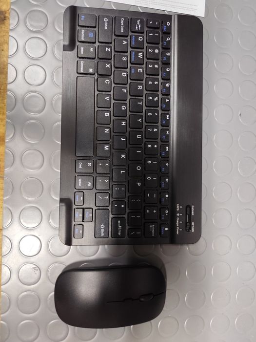 Безжична клавиатура и мишка