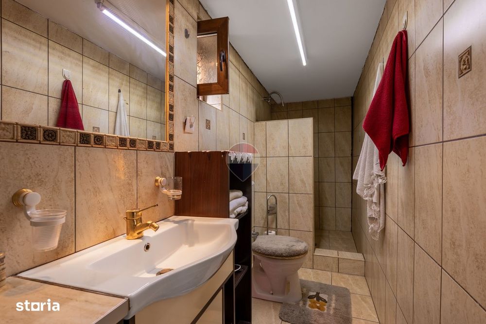 Casă de închiriat cu 4 camere în Pârneava – mobilată și utilată
