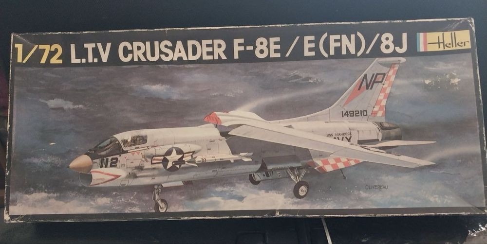 Сборная модель самолёта CRUSADER F-8E/E (FN)/8J, масштаб 1:72