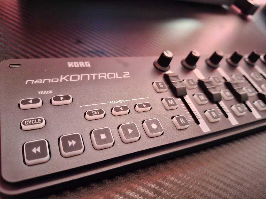 Korg nanoKONTROL2 — controler MIDI compact