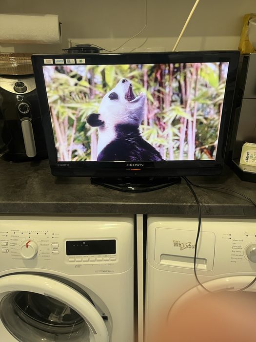 Телевизор Crown LCD 22875 HDMI