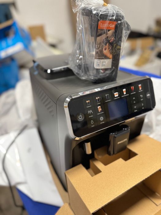 Aparat de cafea Philips Seria 5500 LatteGo – Nou! Sigilat! Ultimul model!