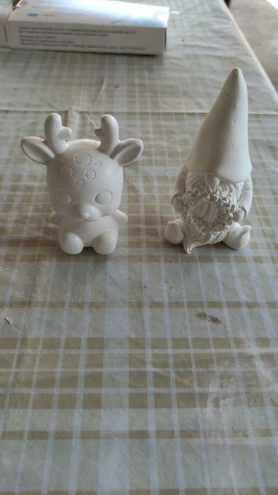 Гипсови фигурки за различни поводи