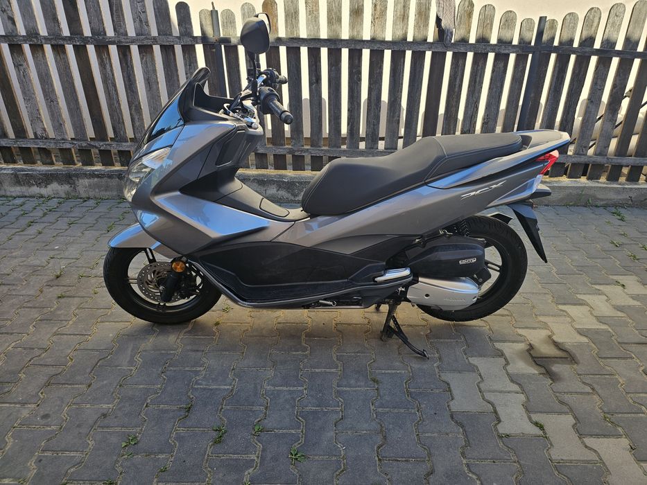 Vând scuter honda pcx 125