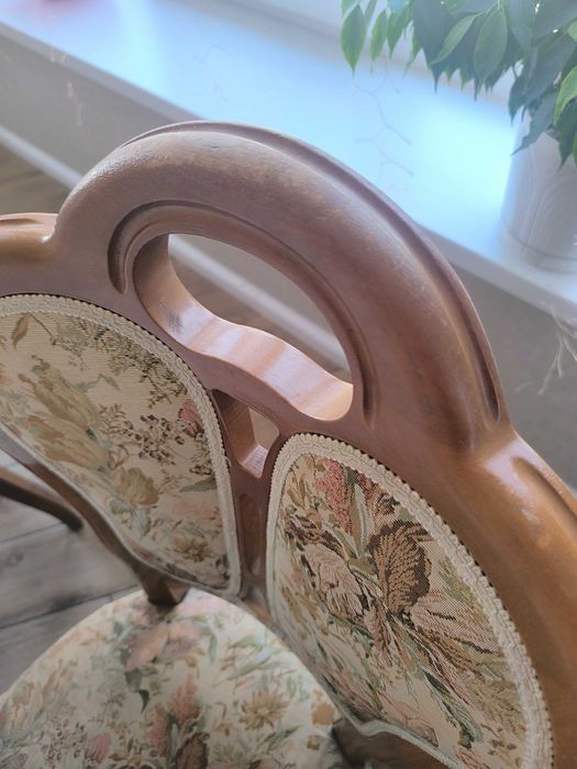 Продам стулья деревянные бу