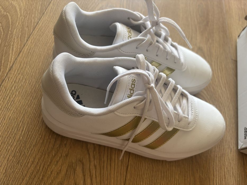 Маратонки  adidas