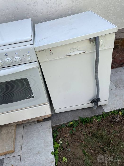 Продаются 2 газ плиты и посудомоечная машина
