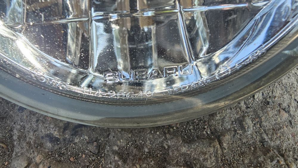 Продам туманку Subaru
