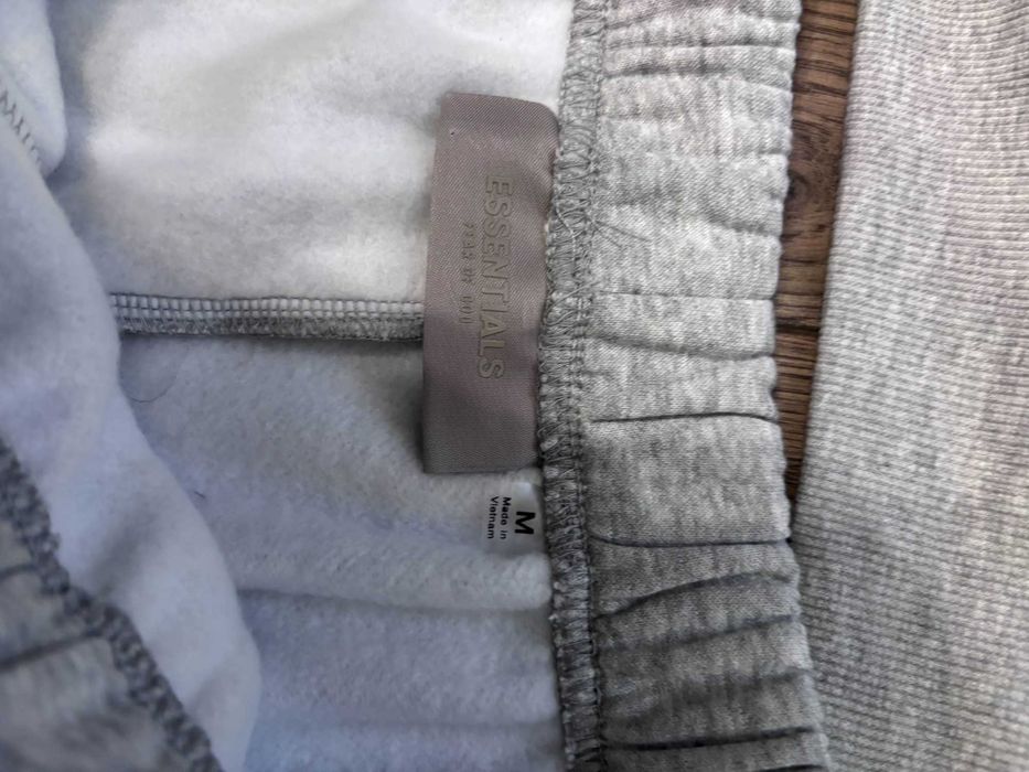 Compleu Essentials Gri