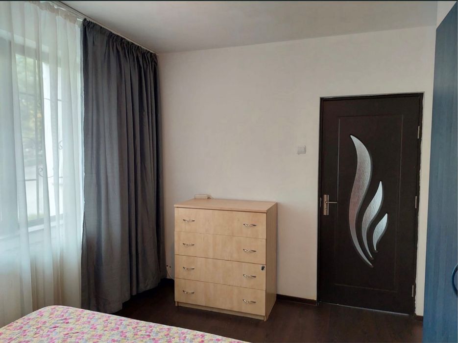 Vand Apartament zona Strada Camelie Nord bloc 42 semidecomandat 45 mp2