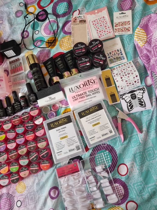 Materiale pentru unghii