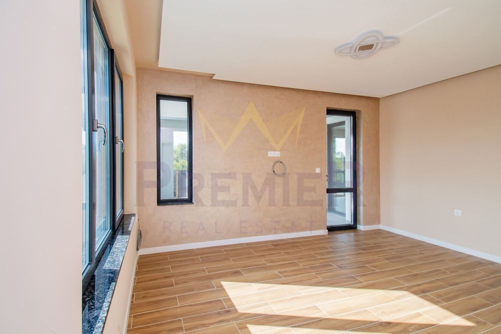 Продава се Къща в с. Осоица, Област София-област - 360 кв.м за 2084 €/кв.м - Снимка #8