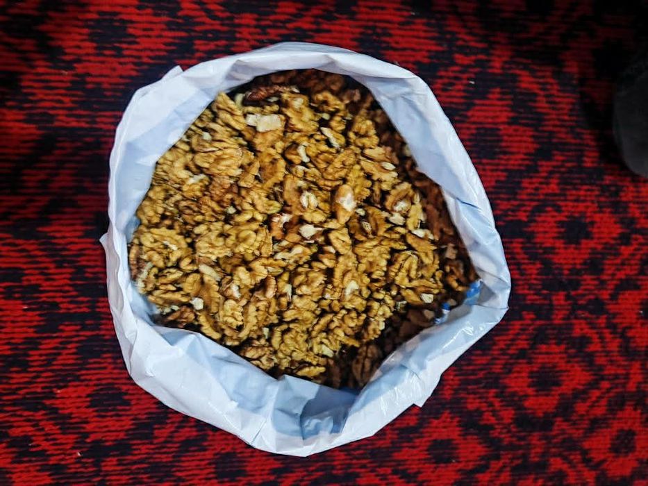 Vând miez de nucă!