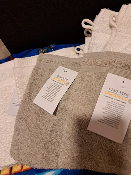 Fata de perna decorativa,gri si manusi din bumbac pentru baie