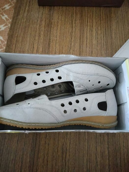 Обувь женская ..