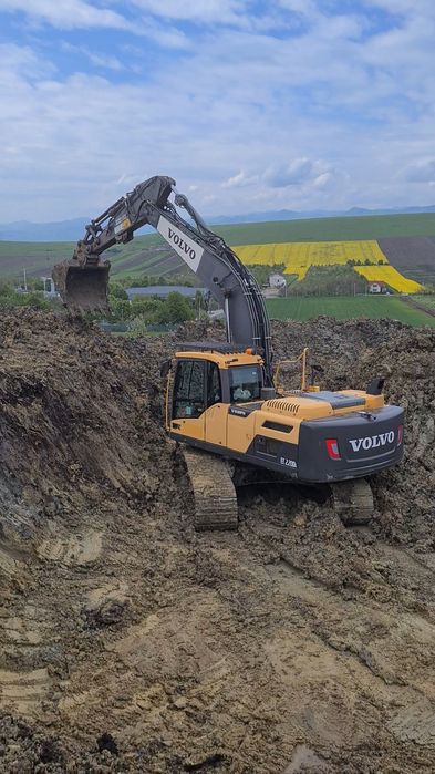 Inchiriez excavator 26 T cu picon , buldoexcavator ..