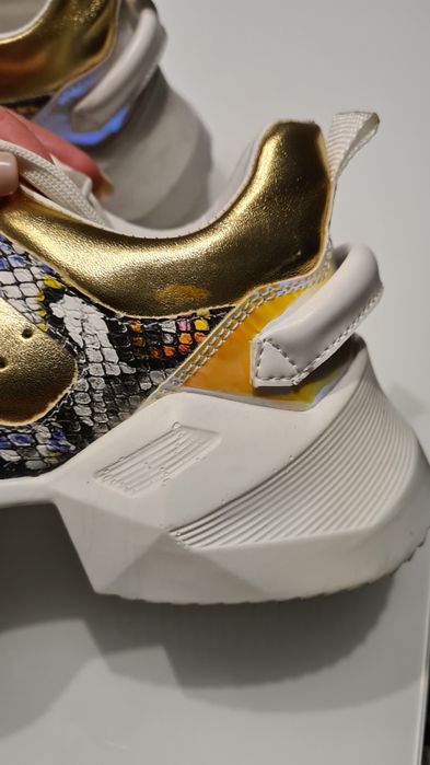 Златни маратонки