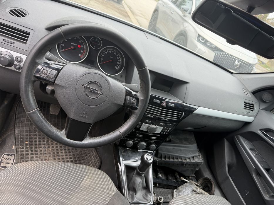 Opel Astra h 1.4i 90кс 2010г На части