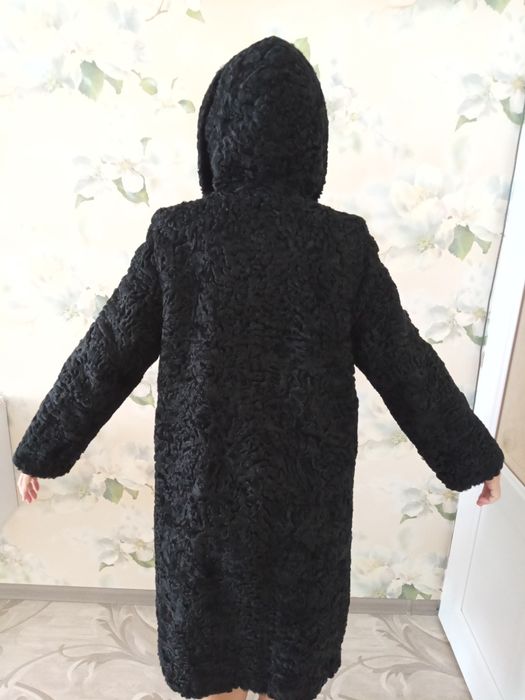 Шуба каракулевая