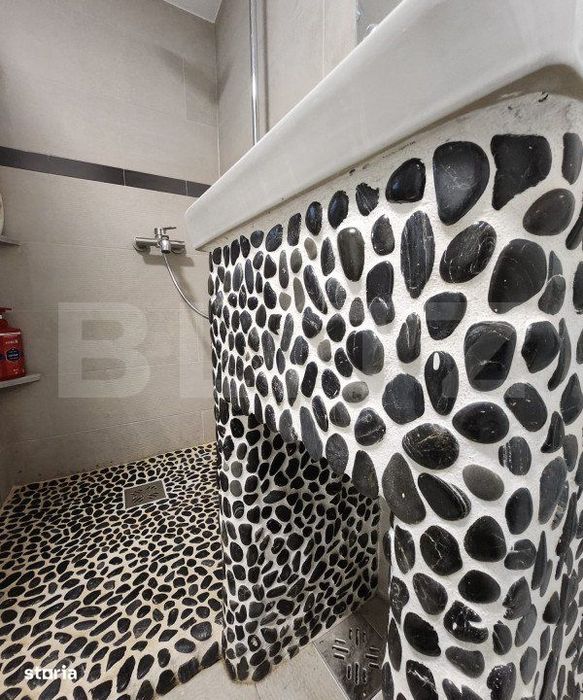 Casa cu 3 camere, 2 bucatarii, Teren de 1000 mp, zona Unirii