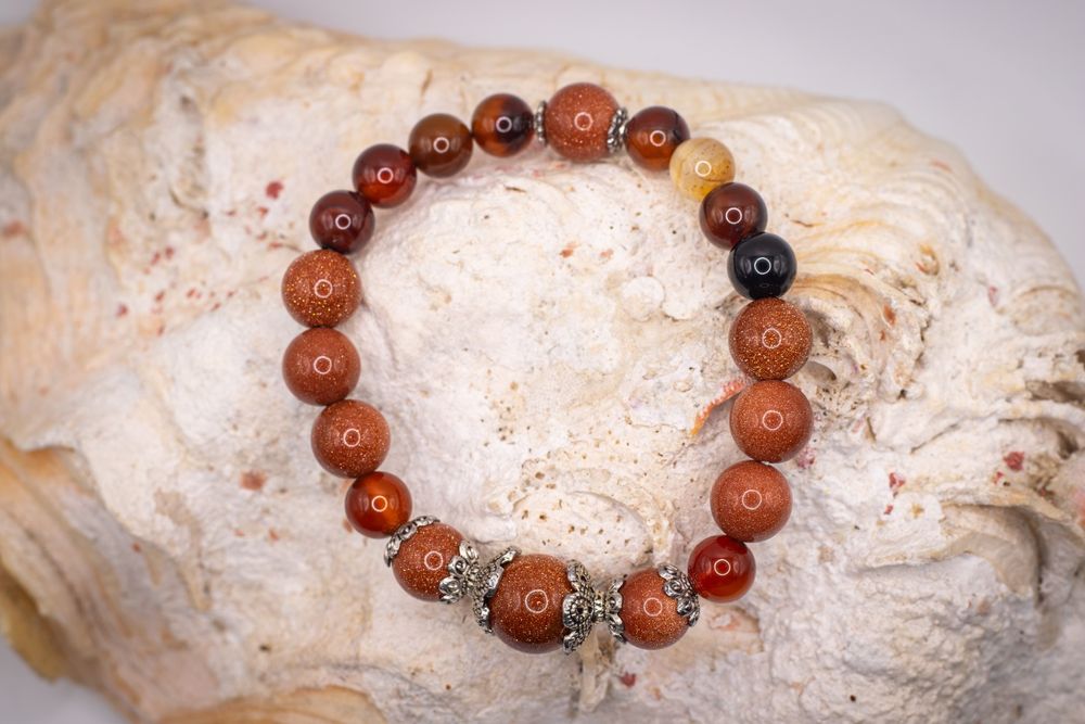 Гривни от полу скъпоценни камъни