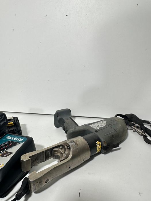 Masina profesionala de sertizat / presat hidraulic pe acumulator, compatibila Makita 18V