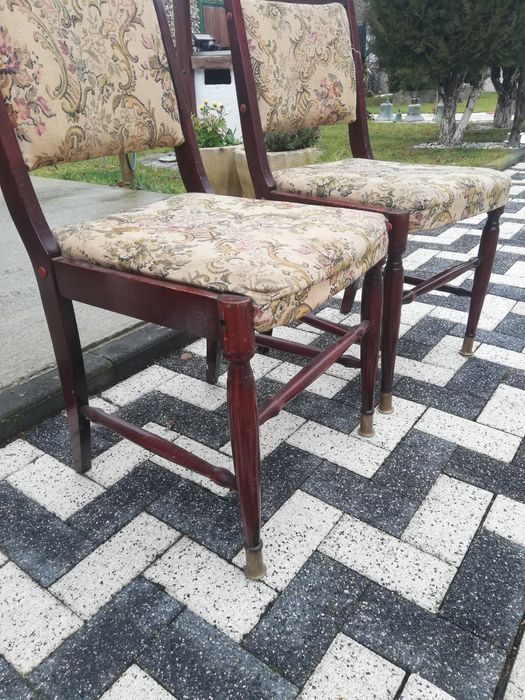 scaune tapitate si scaune cu picioare metalice