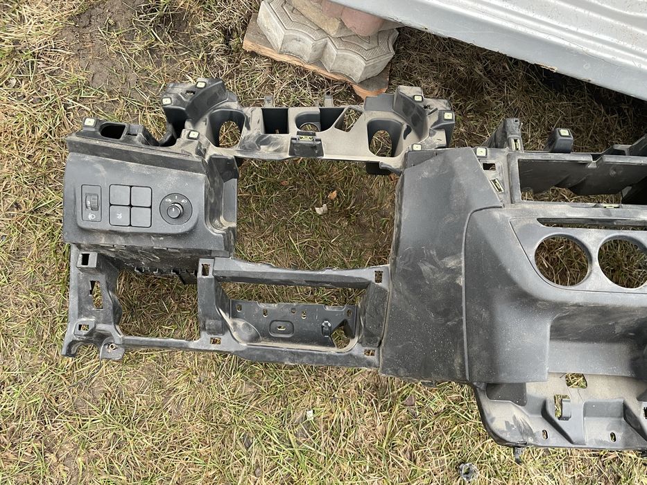 Продам панель, торпеду на peugeot пежо 301.