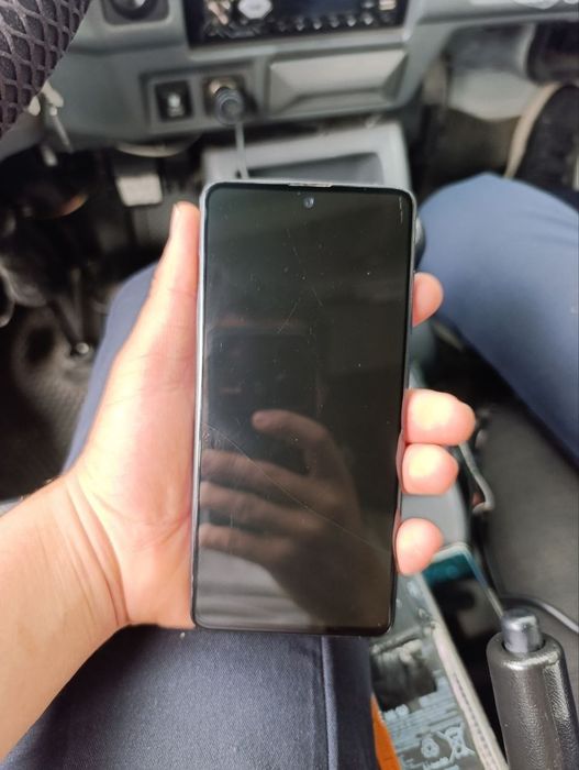 Telefon, noutbok va monitor ( batafsil ma'lumot yozilgan)
