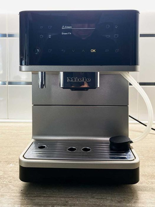 Expresor Miele CM6360 – defect F74, ideal pentru reparat sau piese