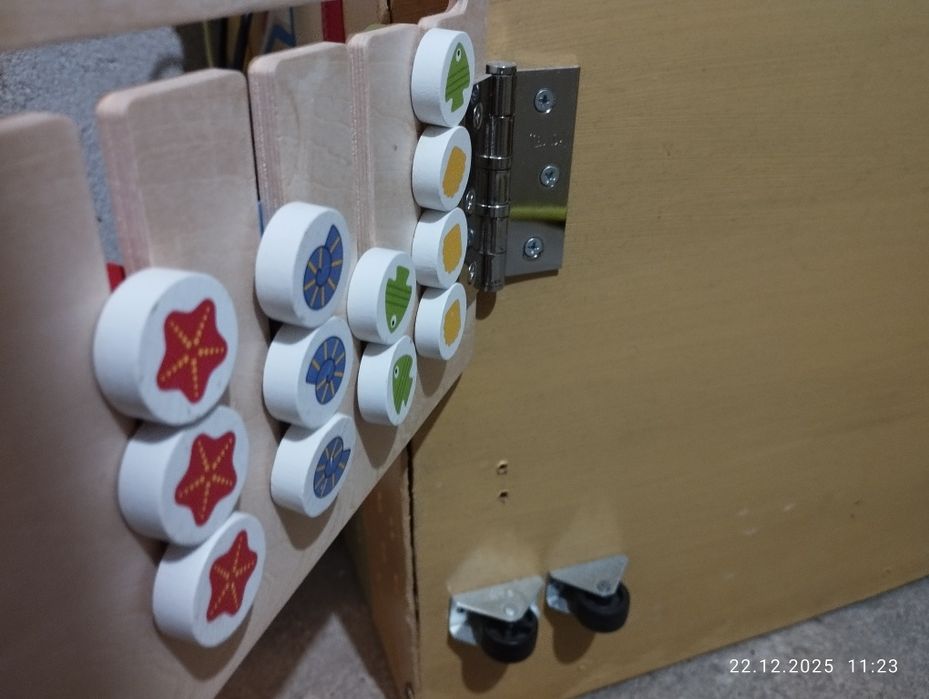 Монтесори обучителен куб Montessori busy board