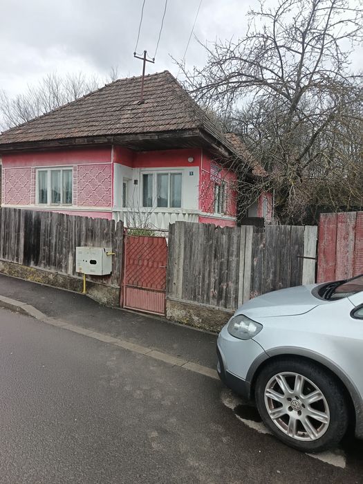 Casă de vânzare, cu 4 camere