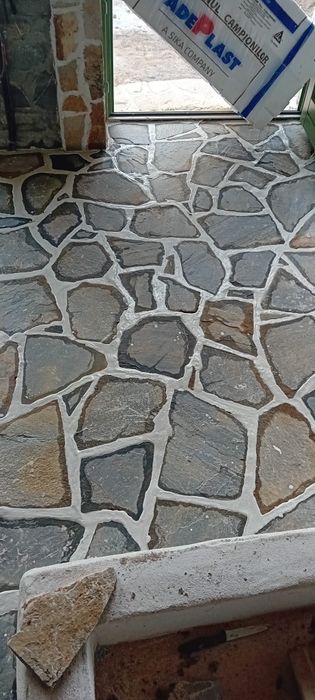 Vând piatră naturală de munte și montez