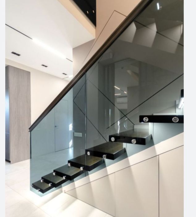 Стеклянное перила из чорнога  метала