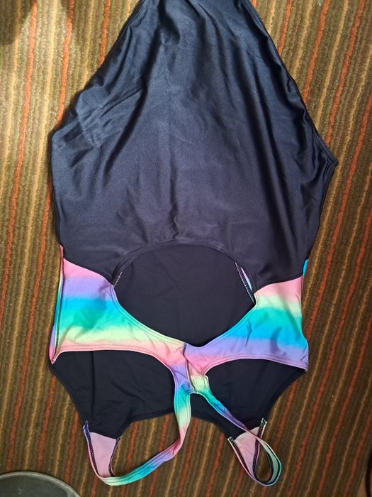 Продам купальники