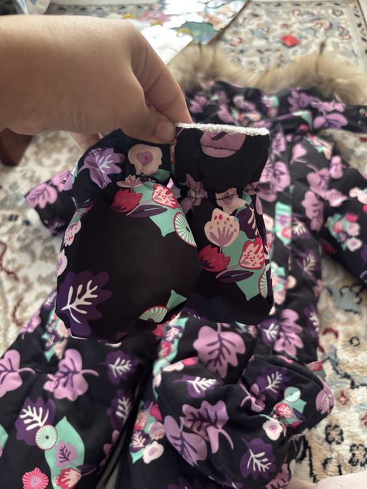 Продам зимный комбинезон для девочки