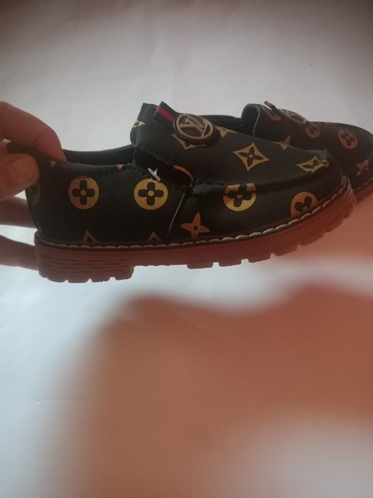 Обувь (Аяқ киім)