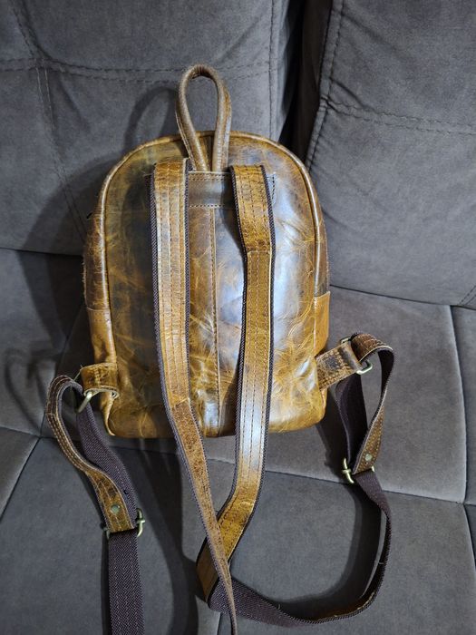 Продам кожаный рюкзак.